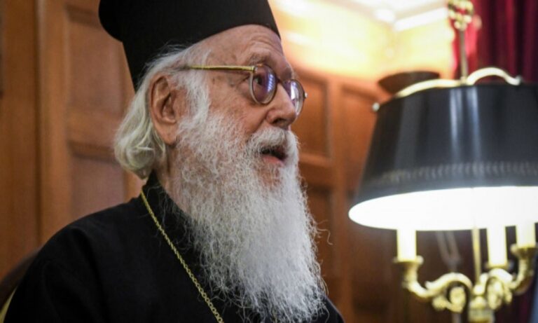 Κορονοϊός: Ξανά με πυρετό ο Αρχιεπίσκοπος Αλβανίας Αναστάσιος