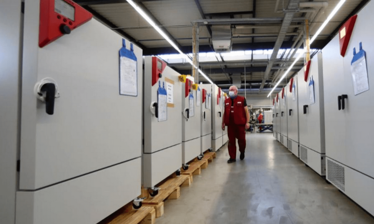 Κορονοϊός-Γερμανία: Έτοιμα τα «σούπερ ψυγεία» που μεταφέρουν τα εμβόλια