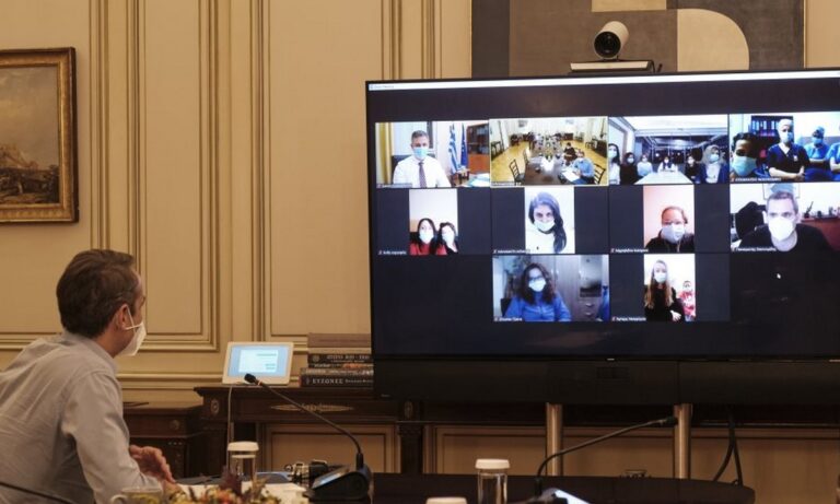 Μητσοτάκης προς εθελόντριες νοσηλεύτριες: «Βαθιά πατριωτική η πράξη σας»