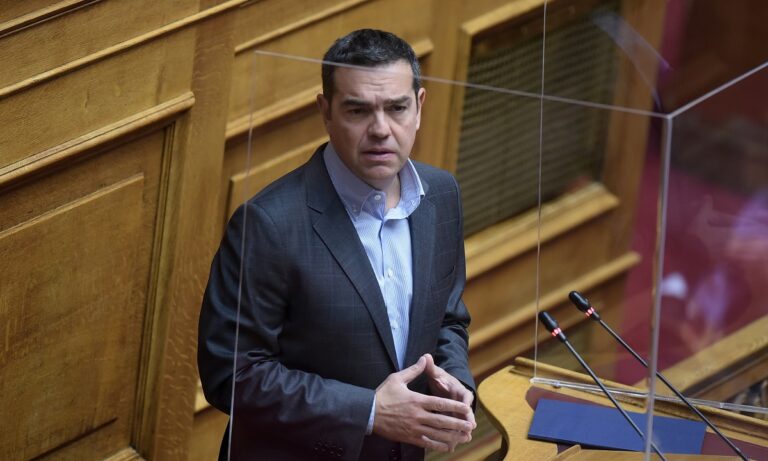 Τσίπρας: «Η κυβέρνηση αντί να σπεύσει να ενισχύσει το ΕΣΥ, έσπευσε να ρίξει την ευθύνη στους πολίτες»