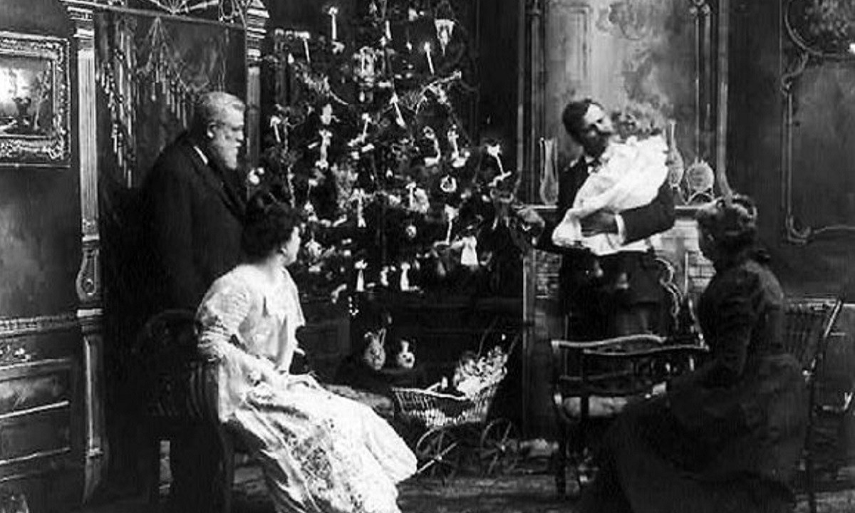 22/12/1882: Ο Τόμας Έντισον στολίζει το πρώτο χριστουγεννιάτικο δέντρο με λαμπιόνια