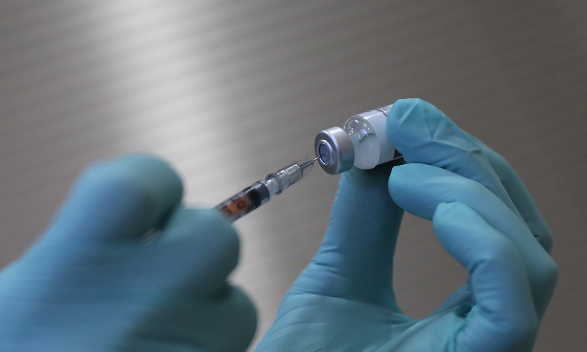 Κορονοϊός: Καθησυχάζουν ότι η μετάλλαξη του ιού δεν επηρεάζει το εμβόλιο