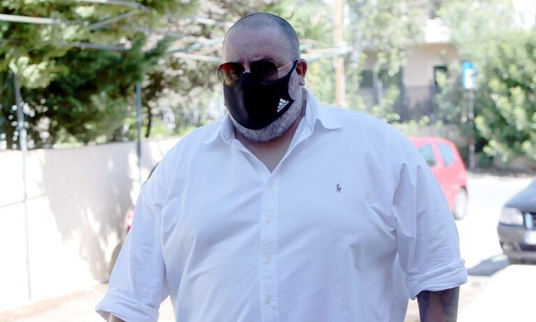 Καταγγελίες Καραπαπά : «Γκαγκατσάκο, πες μας για τις μαύρες σακούλες» (pics)