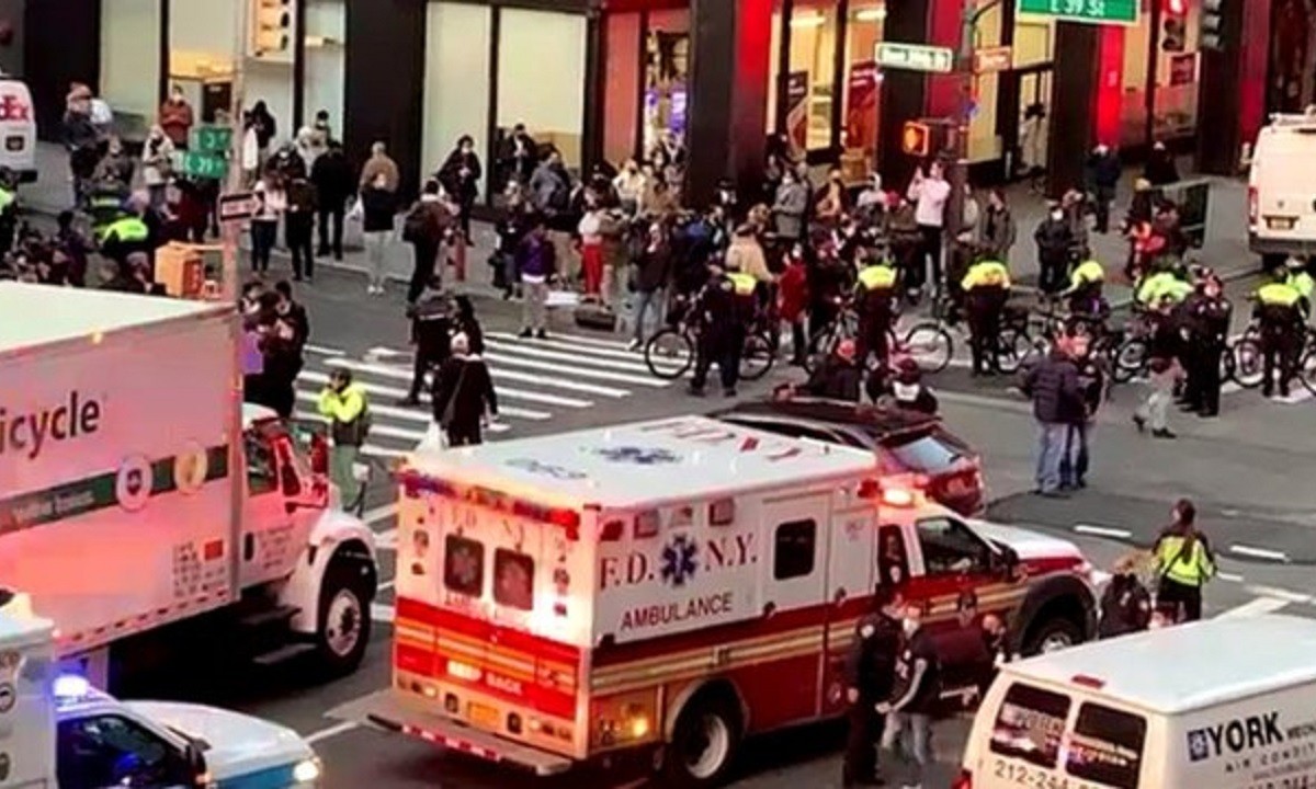 Νέα Υόρκη: Όχημα έπεσε πάνω σε διαδηλωτές του «Black Lives Matter» – Πολλοί οι τραυματίες
