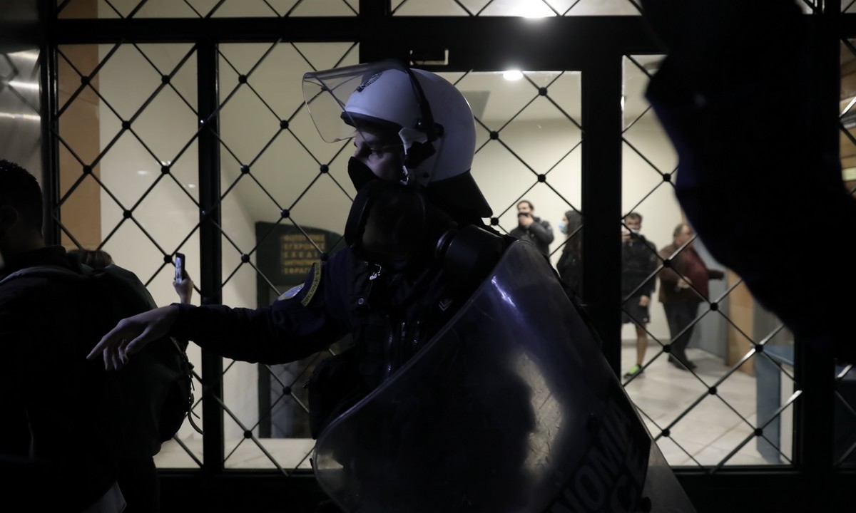 Επέτειος Γρηγορόπουλου: Ελεύθεροι οι δυο δικηγόροι που προσήχθησαν στο κέντρο της Αθήνας
