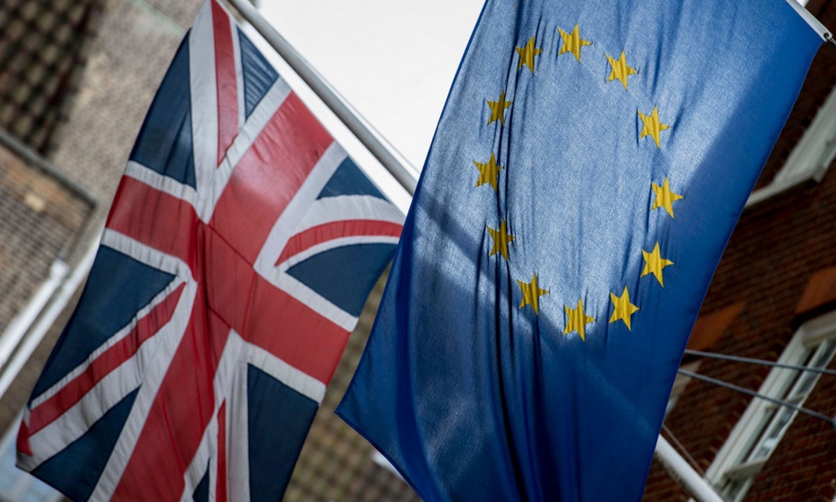 Οριστικά Brexit ύστερα από τη συμφωνία Μεγάλης Βρετανίας και Ε.Ε. Ευρωπαϊκή πηγή δήλωσε πως οι διαπραγματευτές μεταξύ των δύο πλευρών έδωσαν τα χέρια.