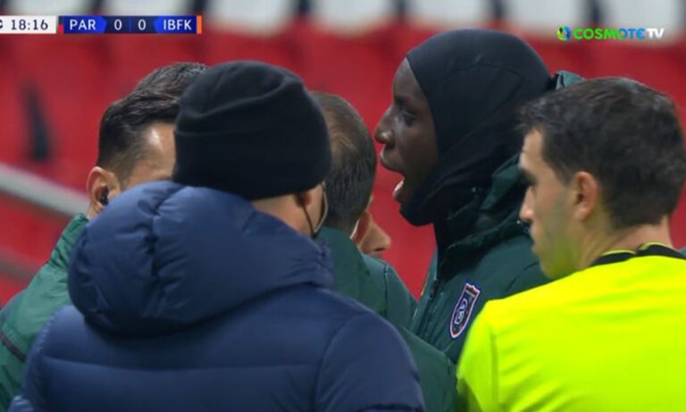 Μπασακσεχίρ: Έξαλλος ο Ντεμπά Μπα την «έπεσε» στον διαιτητή (vid)