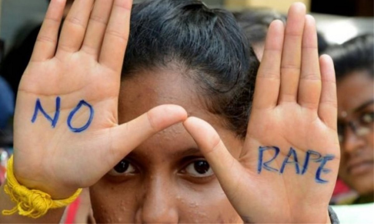Φρίκη στην Ινδία: Γυναίκα έπεσε θύμα βιασμού από πέντε άντρες και στη συνέχεια από… αστυνομικό