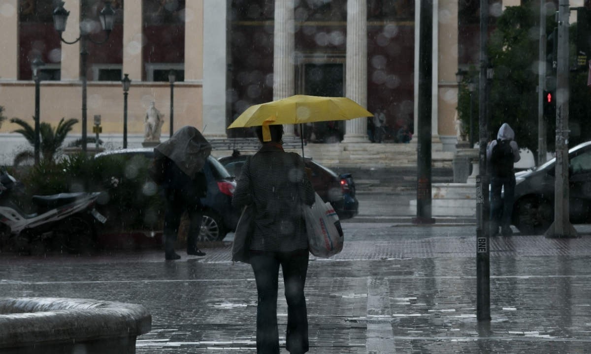 Καιρός 10/12: Νεφώσεις με ισχυρές καταιγίδες