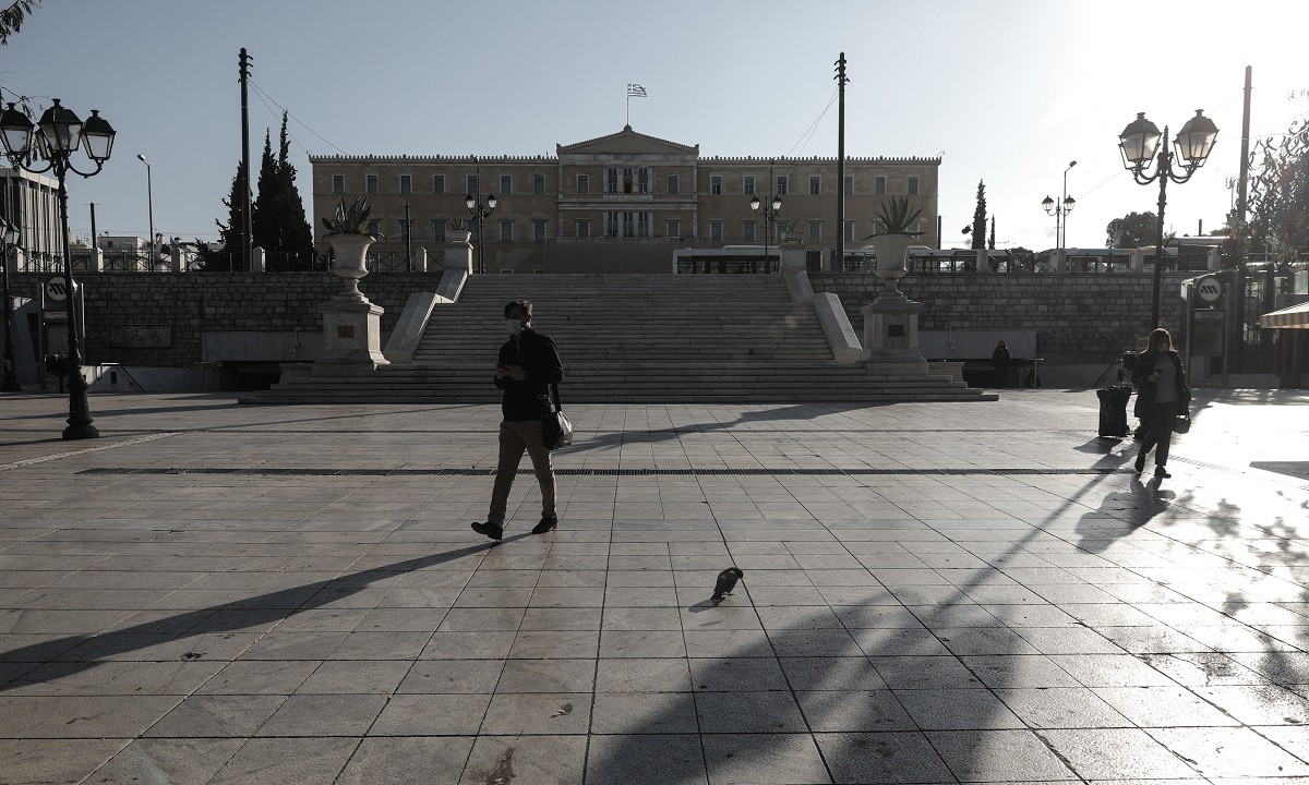 Κορονοϊός: «Τρεις μήνες lockdown ως τον Φεβρουάριο για να γλιτώσουμε το τρίτο κύμα»