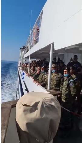 Καστελόριζο: Viral στα social media γίνεται βίντεο που δείχνει Έλληνες στρατιώτες να τραγουδούν τον Εθνικό Ύμνο και το Μακεδονία Ξακουστή, ενώ πλησιάζουν στο Καστελόριζο.