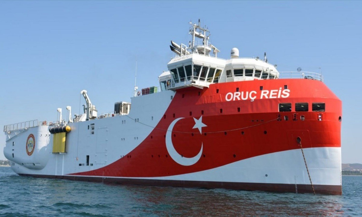 Oruc Reis: Βγήκε σεργιάνι παράλληλα στα τουρκικά παράλια