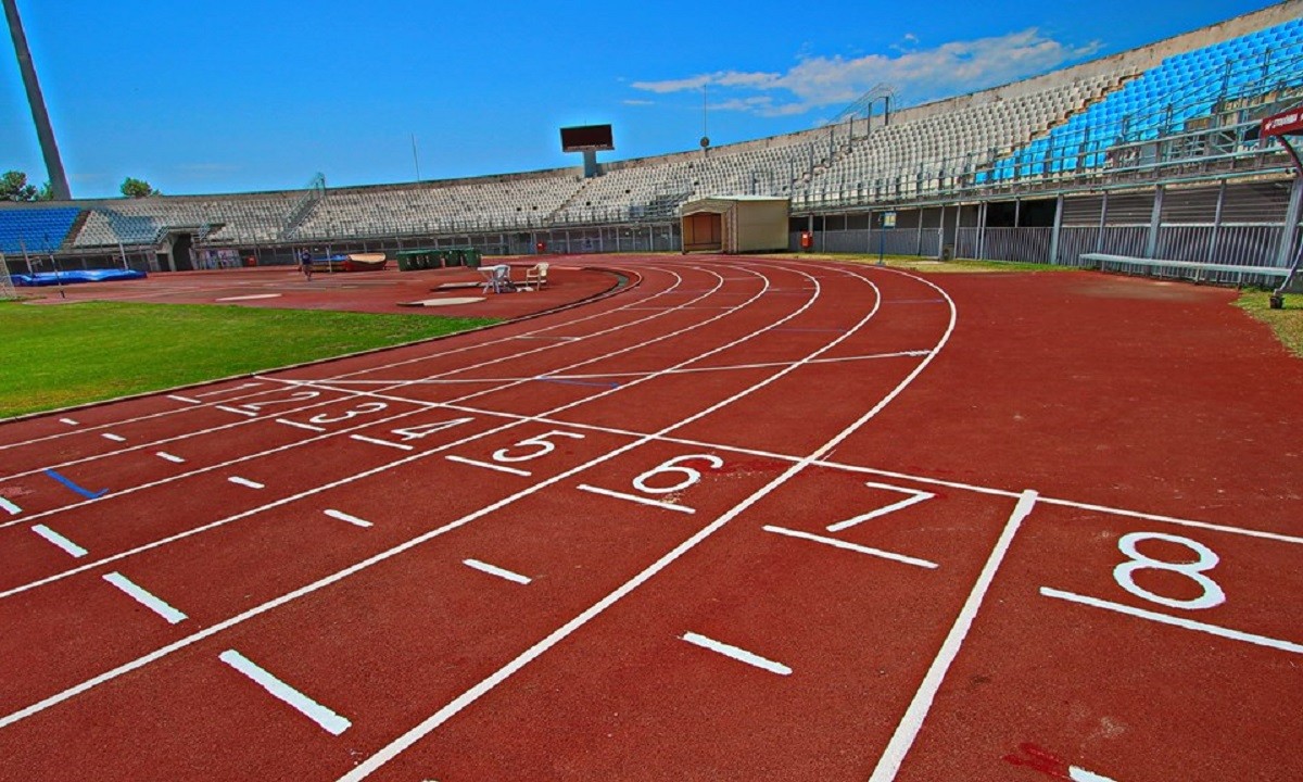 Η Αναγέννηση ονειρεύεται τον στίβο δέσμιο να φυλά κατουρημένες ποδιές