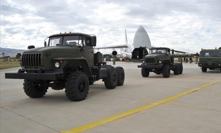 Ελληνοτουρκικά: «Μισό βήμα» από τις κυρώσεις στην Άγκυρα – «Μακελειό» στην τουρκική οικονομία