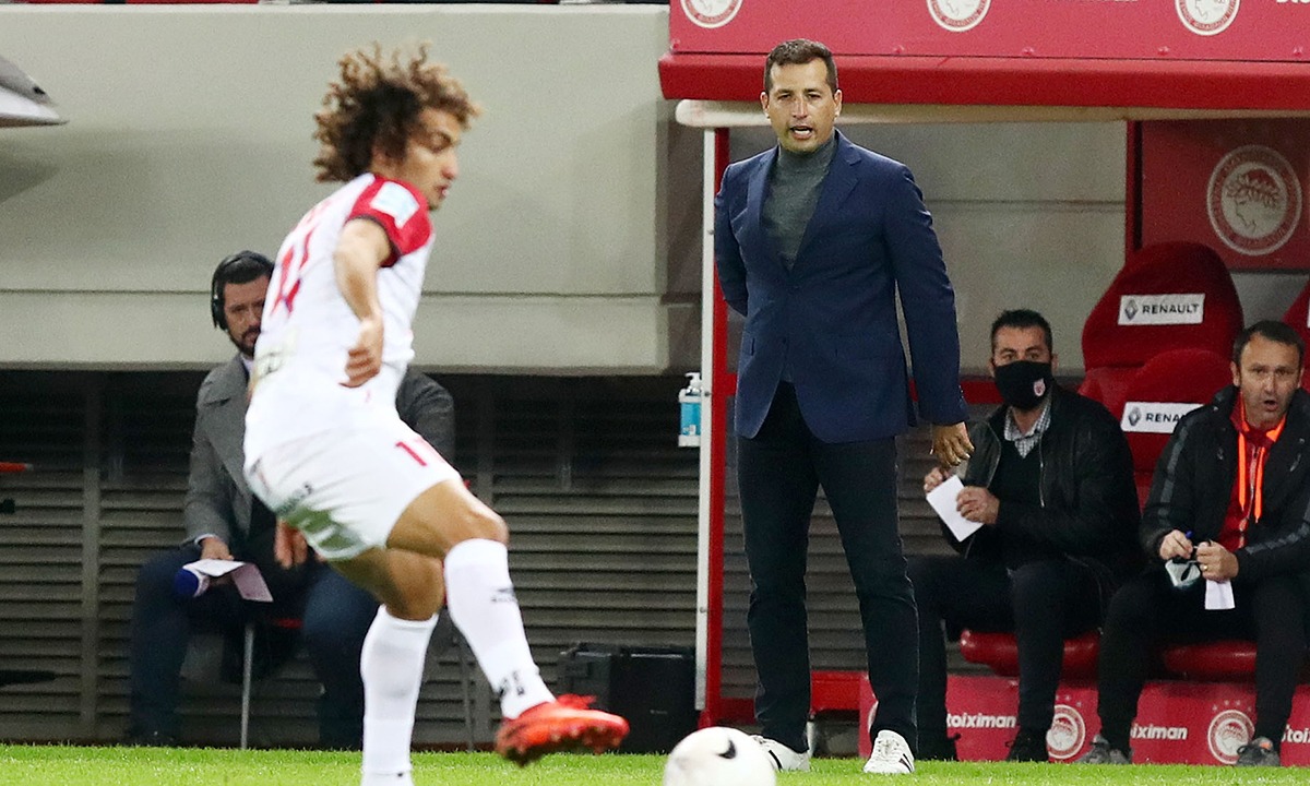 Ολυμπιακός – Βόλος: Εκνευρισμένος στην αλλαγή ο Ουάρντα