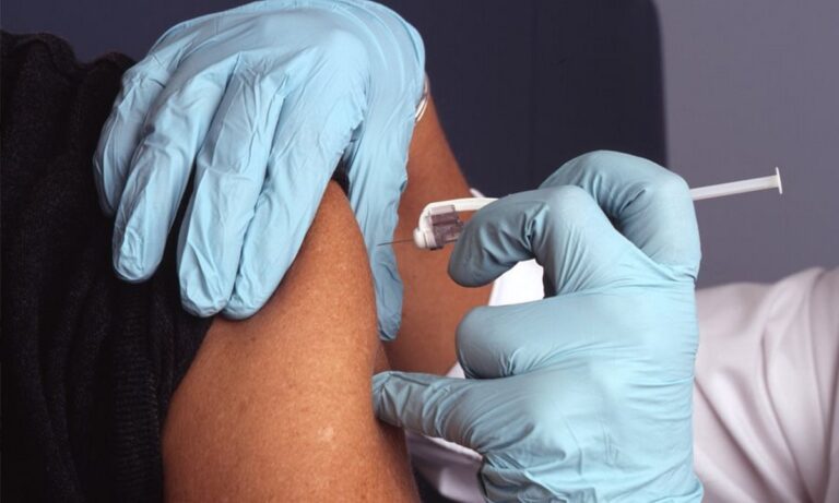 Εμβόλιο – Φον ντερ Λάιεν: «Οι ευρωπαϊκές χώρες θα ξεκινήσουν τον εμβολιασμό την ίδια ημέρα»