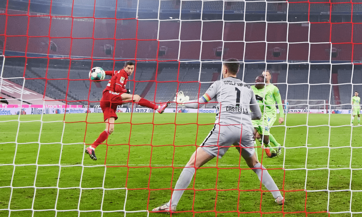 Bundesliga: Σούπερ Λεβαντόφσκι «έσπασε» το αήττητο της Βόλφσμπουργκ, τεσσάρα η Λεβερκούζεν, χαμός στην κορυφή (vids)