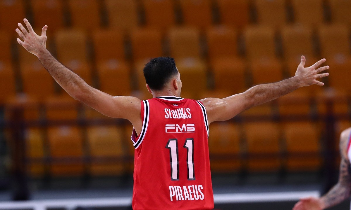 Κώστας Σλούκας: Πειραιάς- Κωνσταντινούπολη- Πειραιάς