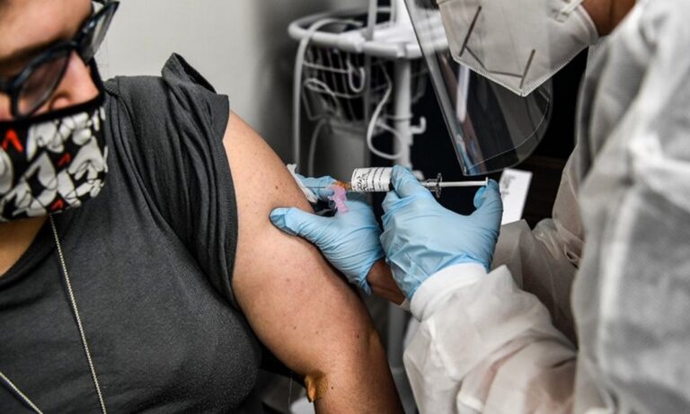 Σχέδιο «Ελευθερία»: Ποιοι θα τα κάνουν πρώτοι τα εμβόλια στην Ελλάδα