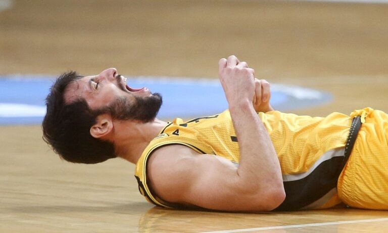 ΑΕΚ: Άτυχος ο Γκίκας, έπαθε ζημιά