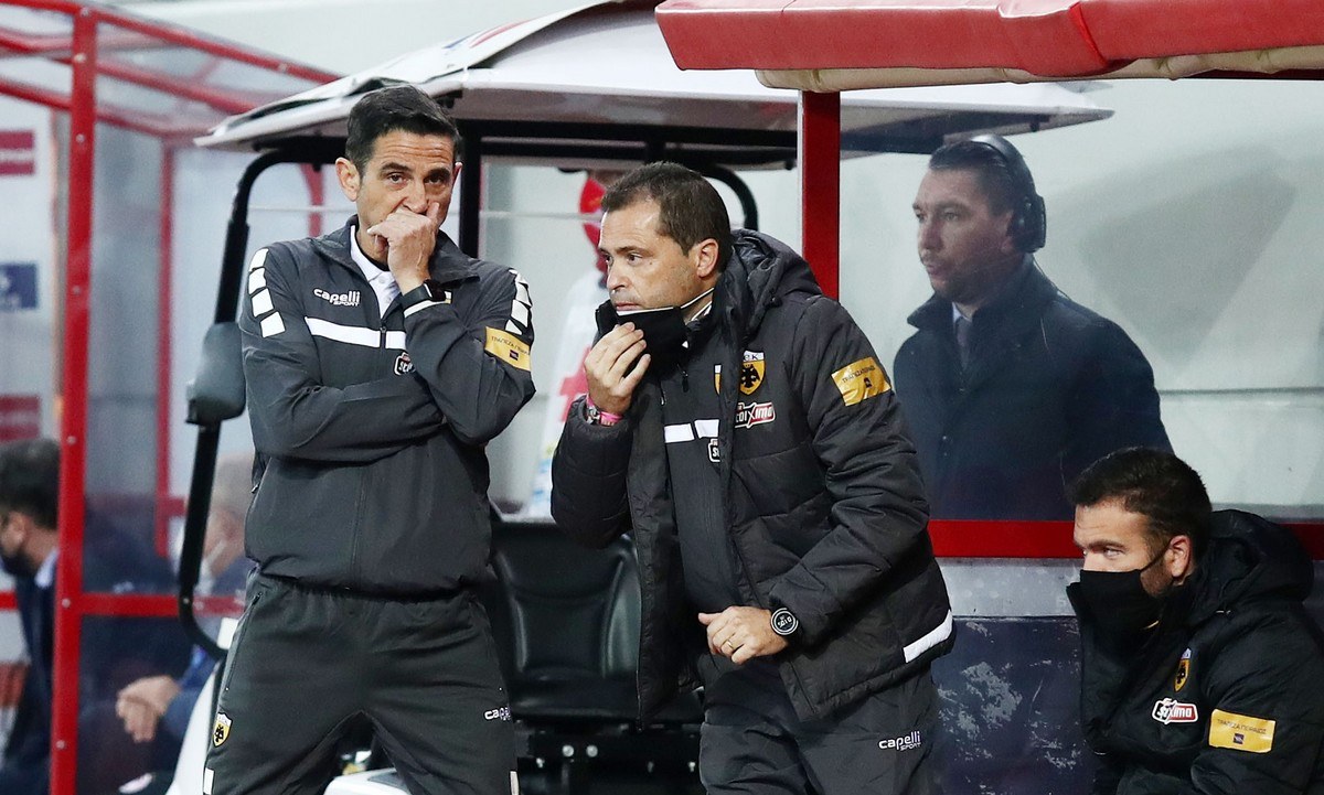 Χιμένεθ – Κονέ στους παίκτες της ΑΕΚ: «Οι νίκες θα μας δώσουν την ψυχολογία που μας λείπει»