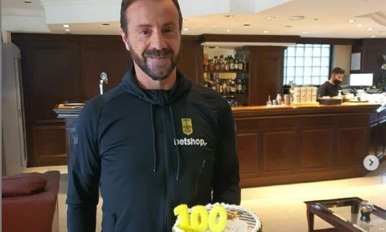 Άρης: Τούρτα-έκπληξη για την «100άρα» του Άκη Μάντζιου