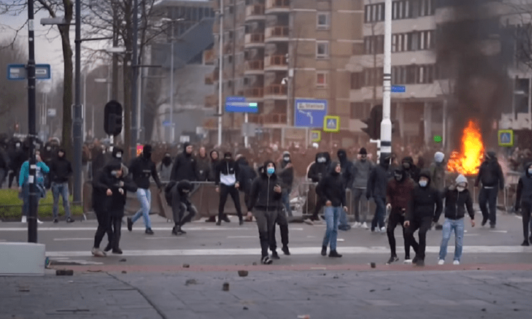 Χαμός στην Ολλανδία: Διαδηλώσεις και συγκρούσεις για την απαγόρευση κυκλοφορίας (vids)