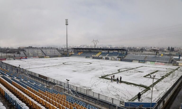 Αστέρας Τρίπολης: Καθαρίστηκε το γήπεδο από το χιόνι μέσα σε δυο ώρες (pics)
