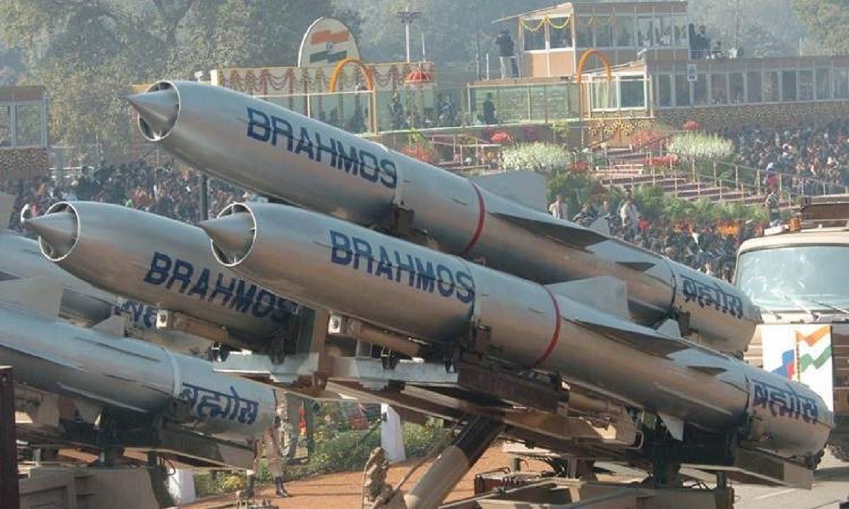 BrahMos: Δεν περνά απαρατήρητος ο πύραυλος που κάνει Αιγαίο και Αν. Μεσόγειο ελληνική λίμνη