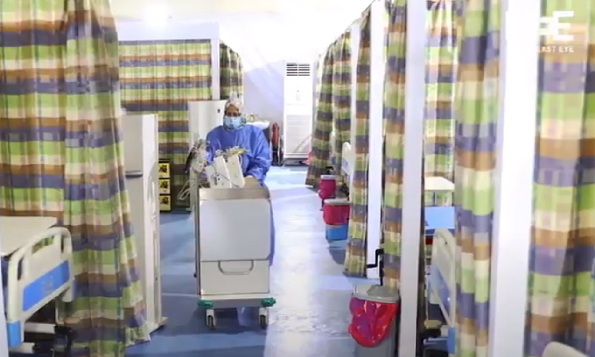 Koρονοϊός: Σοκαριστικό βίντεο απαθανάτισε την στιμή που νοσοκομείο της Αιγύπτου ξέμεινε από προμήθειες οξυγόνου, με αποτέλεσμα να πανικοβληθούν οι ασθενείς και οι συγγενείς τους.