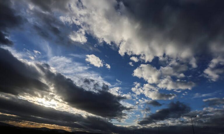 Καιρός 13/1: Τσουχτερό κρύο σε πολλές περιοχές της Ελλάδας