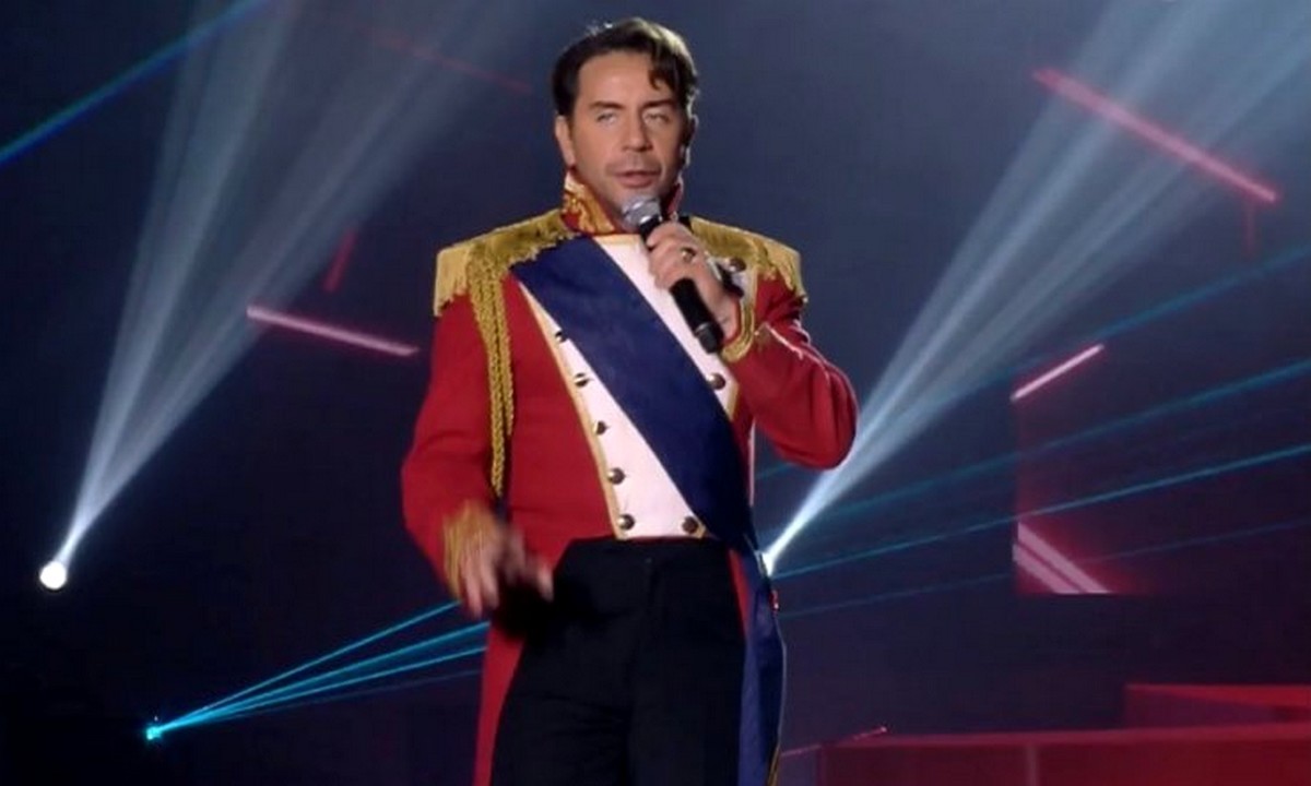 Madwalk: Χαμός στο Twitter – «Ο Μαζωνάκης ντύθηκε Ναπολέων Wannaparty» (pics & vid)