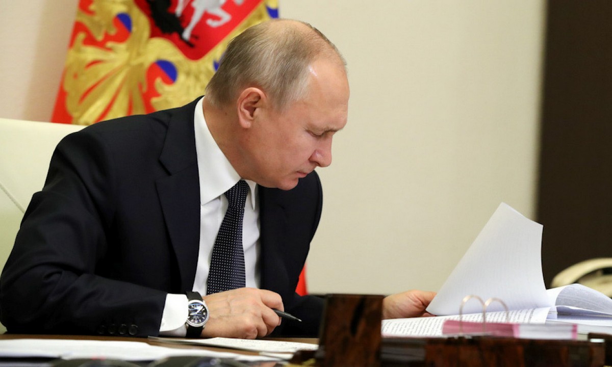Πούτιν: Υπέγραψε την παράταση της συνθήκης New START με ΗΠΑ