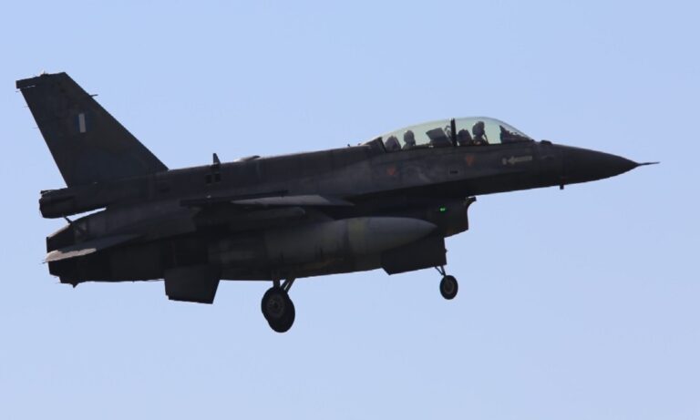 F-16: Με Αμερικανίδα χειρίστρια πέταξε το πρώτο ελληνικό Viper