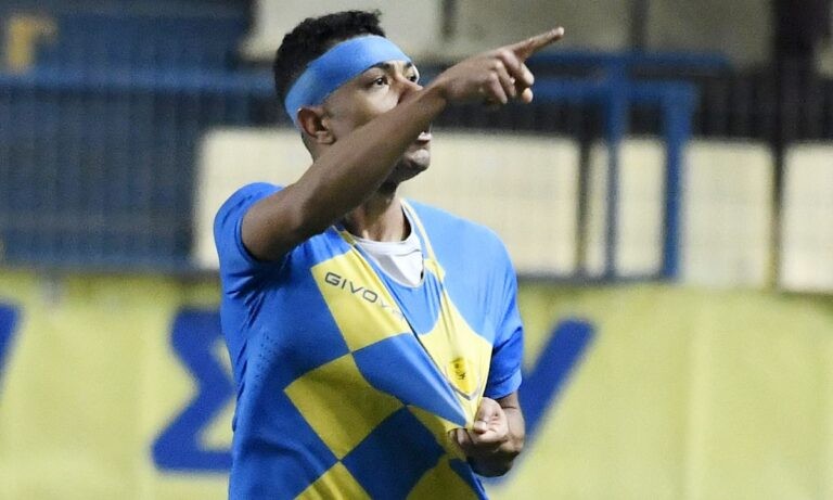 Φάρλεϊ Ρόσα: Η Χαποέλ Μπερ Σεβά και οι ελληνικές κρούσεις