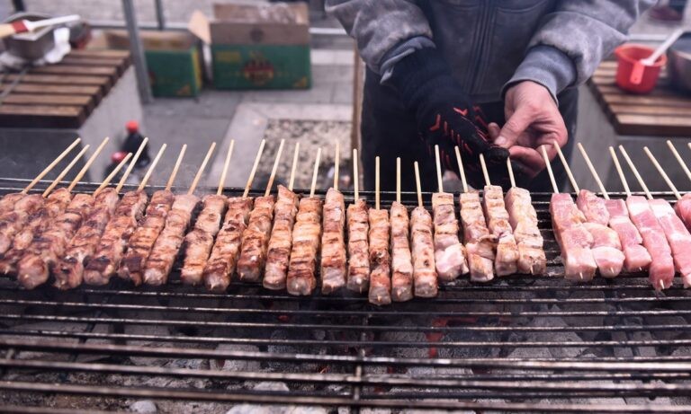 Τσικνοπέμπτη: Πάει κι αυτή – Tην απαγόρευσε ο Χαρδαλιάς!