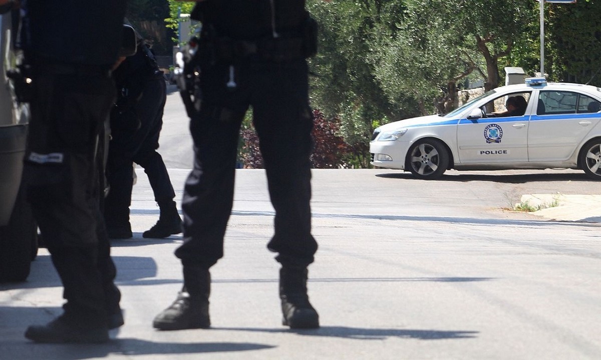 Θεσσαλονίκη – Σοκ: 46χρονος απειλεί να αυτοκτονήσει – Κρατάει καραμπίνα