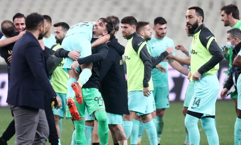 Άρης – Τρελοί πανηγυρισμοί στα αποδυτήρια, έπεσαν μέχρι και ζεμπεκιές! (vids)