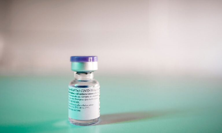 Κορονοϊός – Εμβόλιο: Συμφωνία ΕΕ με Pfizer/BioNtech για αγορά 300 εκατ. δόσεων