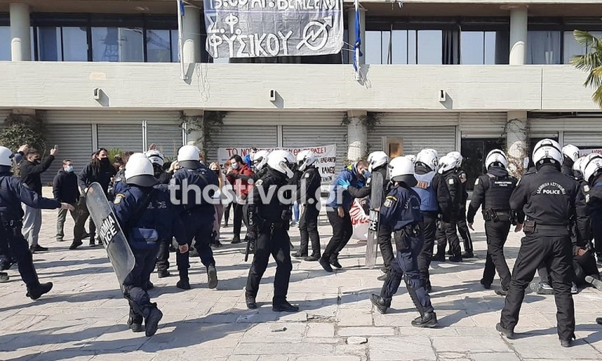 Θεσσαλονίκη – Επεισόδια: Μπήκε η Αστυνομία στο ΑΠΘ! (vids)