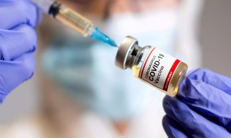 Παράλυση νοσηλεύτριας μετά το εμβόλιο: γιατί επιχειρούν να υποβιβάσουν μια τόσο σοβαρή υπόθεση;