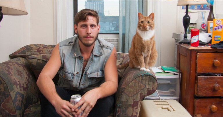 SOS για Αντρες, μη φωτογραφίζεστε με το γατάκι σας