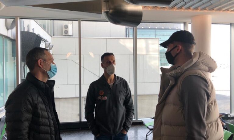 Χεζόνια: Συνάντησε συμπαίκτες και Κάτας στο αεροδρόμιο της Φρανκφούρτης (pic)