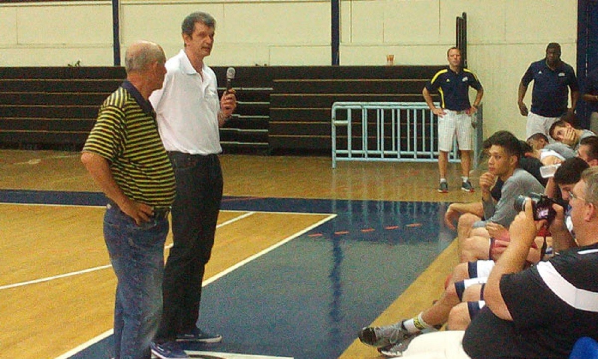 Καρατζουλίδης: Υποψήφιος στις εκλογές της ΕΟΚ με τον Παπανικολάου