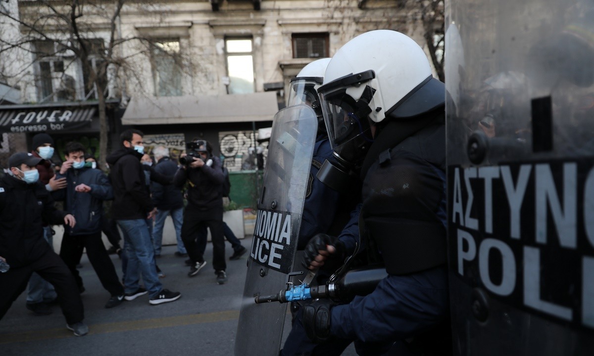 Κουφοντίνας: Επεισόδια και προσαγωγές στη συγκέντρωση – Δείτε φωτογραφίες