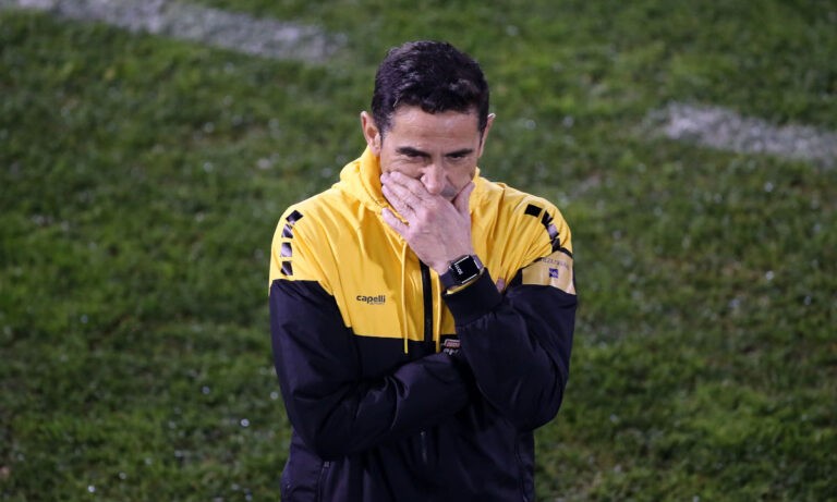 Μπηχτή Χιμένεθ: «Κάποιοι θα πρέπει να σκεφτούν τι πρέπει να κάνουν όταν φοράνε τη φανέλα της ΑΕΚ!»