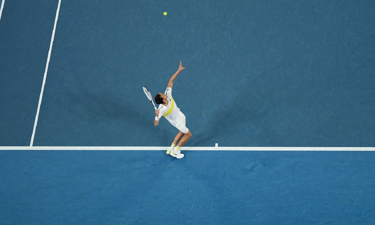 Ο Ντανίλ Μεντβέντεφ άφησε εκτός τελικού στο Australian Open τον Στέφανος Τσιτσιπάς, λέγοντας πως ο Έλληνας τενίστας ήταν κουρασμένος.