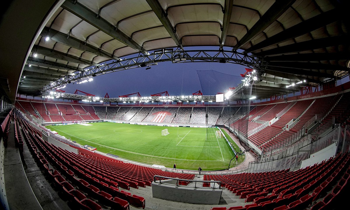 Ολυμπιακός: Η Αϊντχόφεν είδε το Καραϊσκάκη από ψηλά (vid)