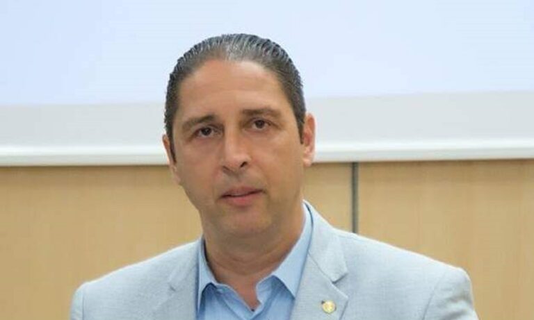 Νίκος Ζεϊμπέκης: Συντάσσεται με τον Βαγγέλη Λιόλιο