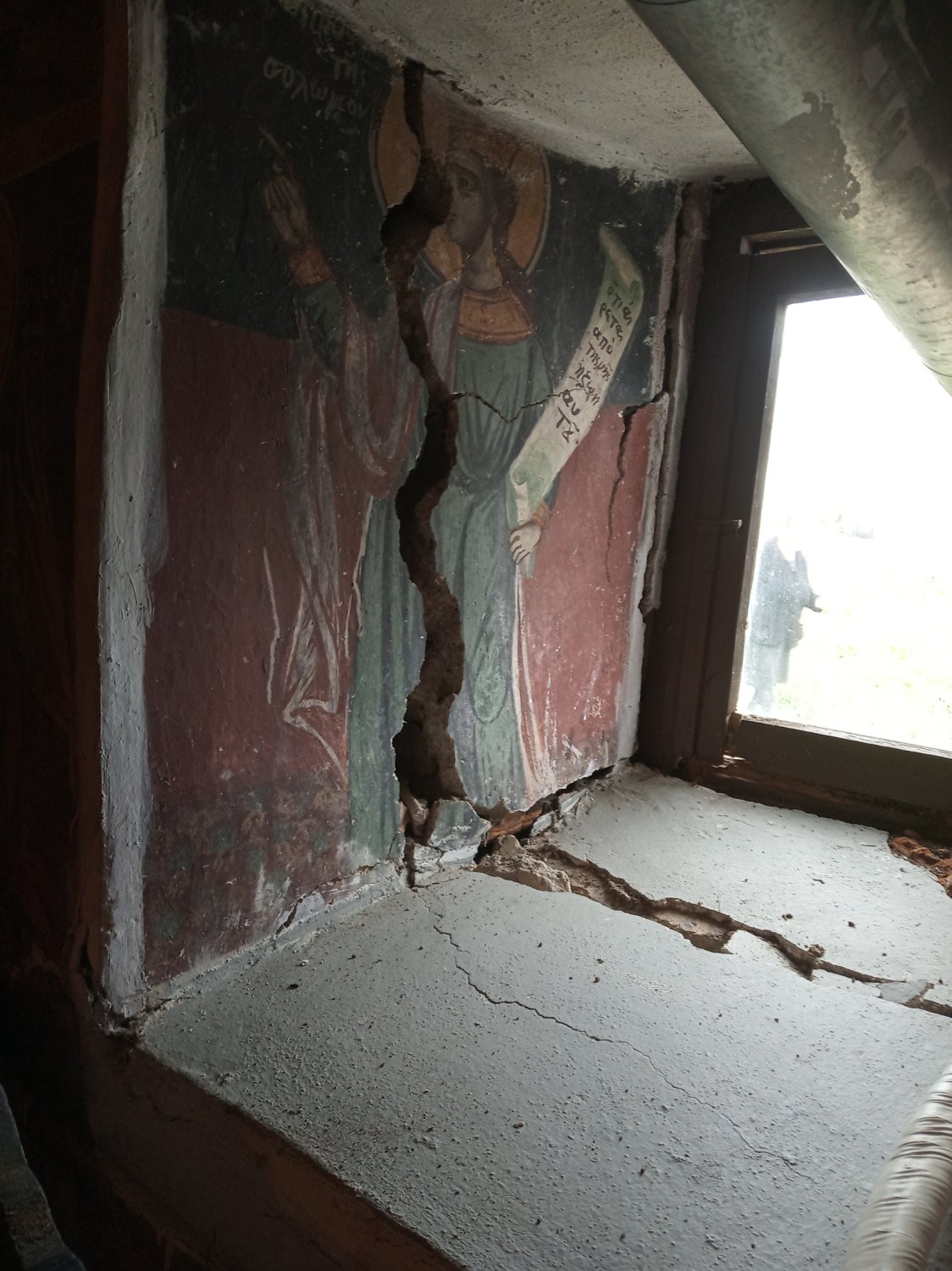 Λάρισα - σεισμός: Σημαντικές καταστροφές έχουν προκαλέσει η απανωτές σεισμικές δονήσεις που έχουν πλήξει την περιοχή εδώ και αρκετά 24ωρα.